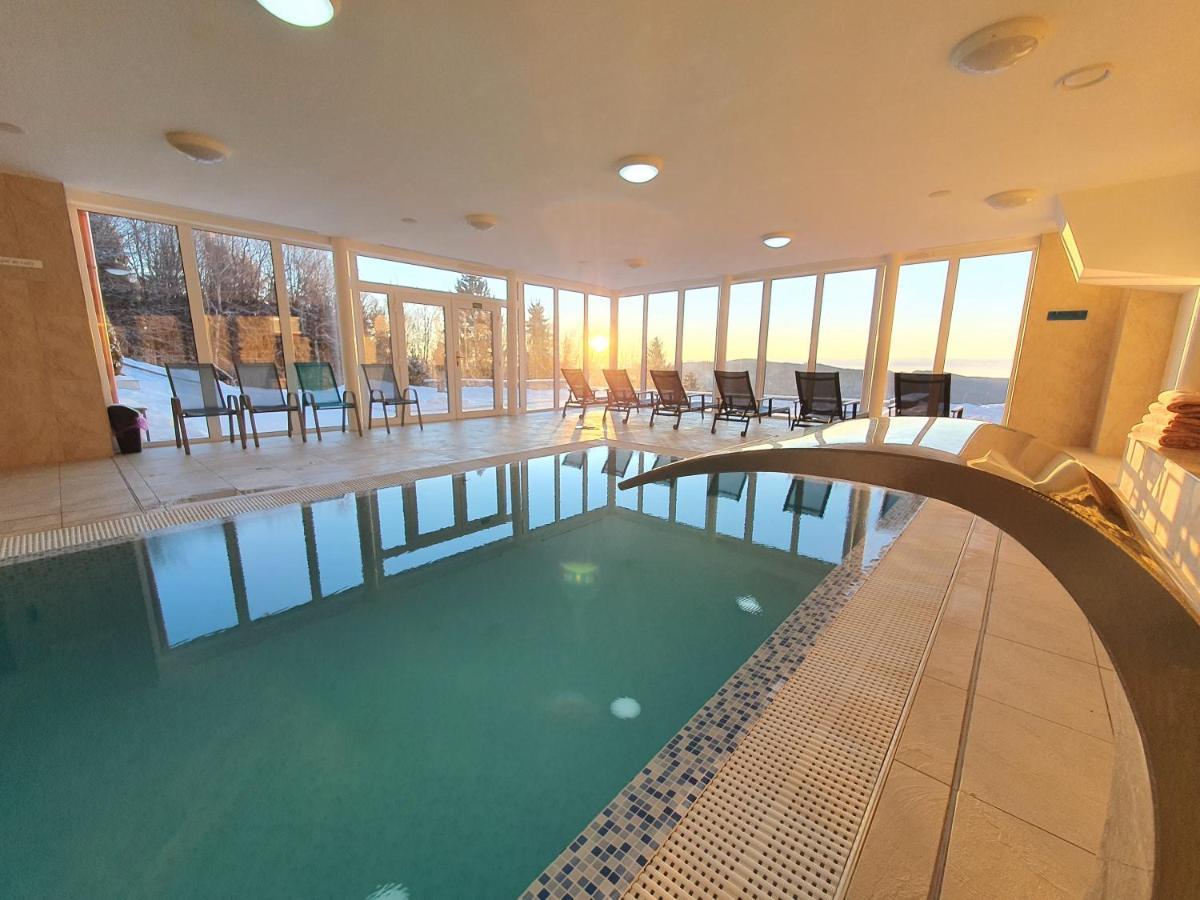Lopeník Wellness Hotel Chata Jana מראה חיצוני תמונה