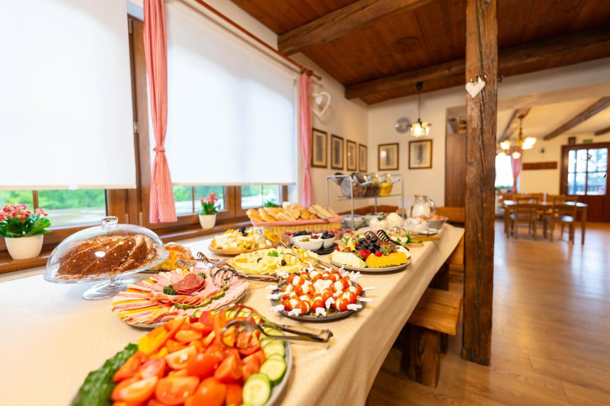 Lopeník Wellness Hotel Chata Jana מראה חיצוני תמונה