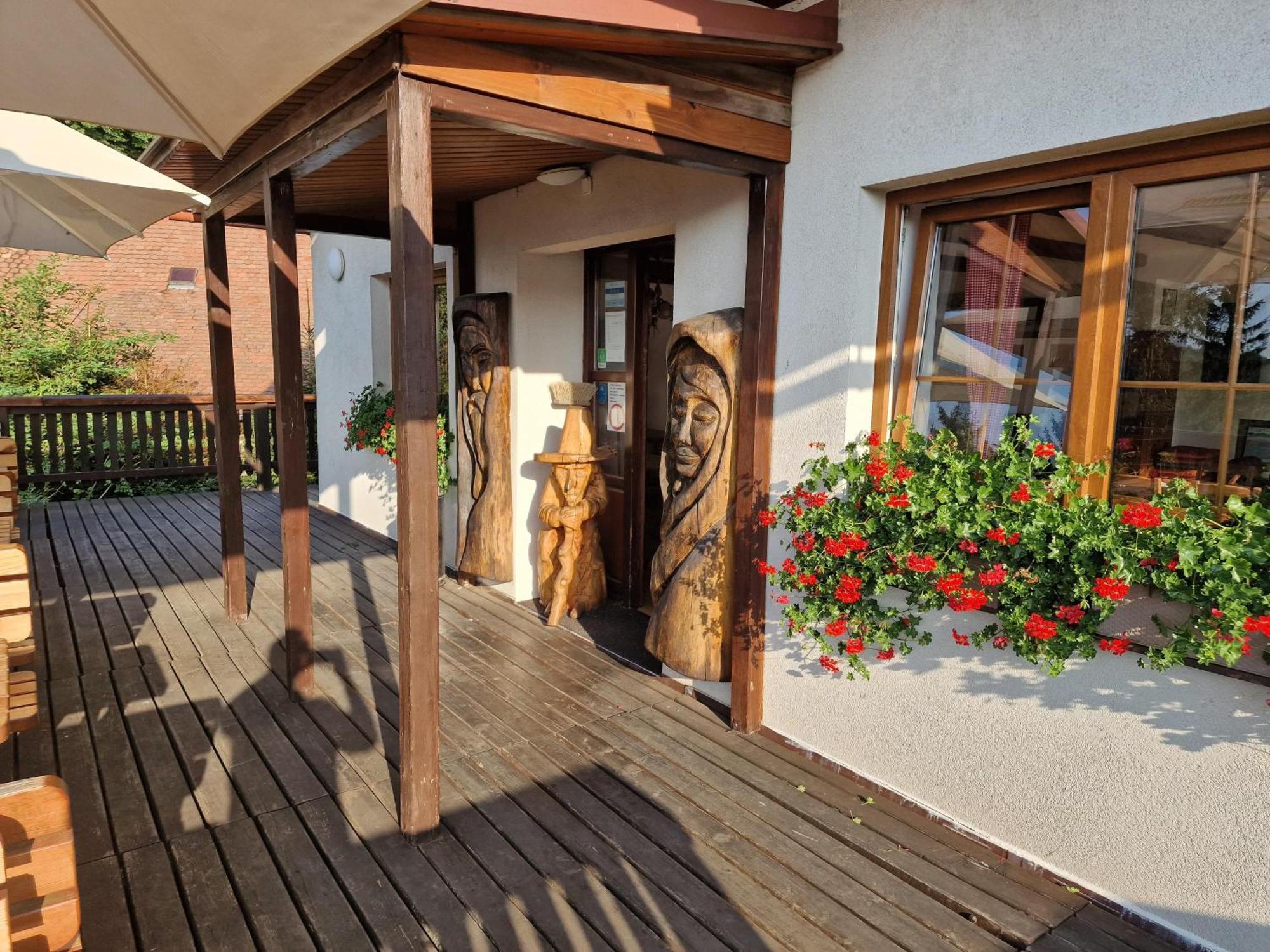 Lopeník Wellness Hotel Chata Jana מראה חיצוני תמונה