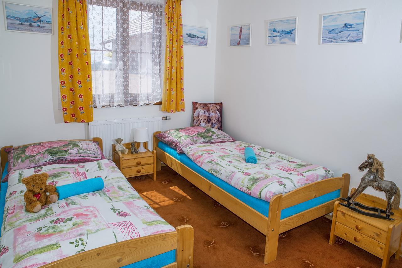 Lopeník Wellness Hotel Chata Jana מראה חיצוני תמונה